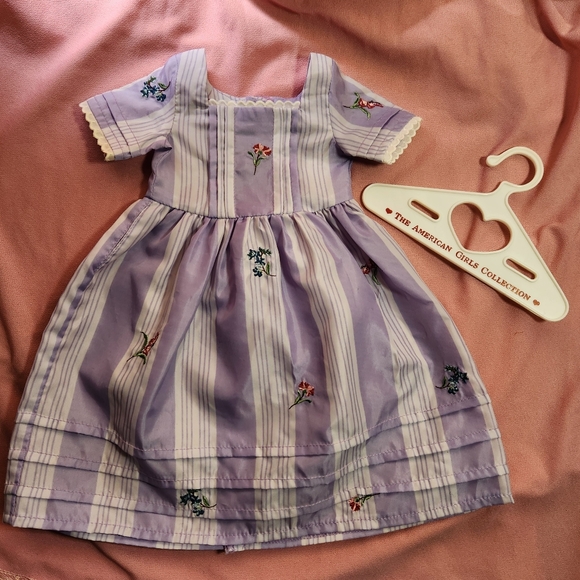 Vintage Felicity’s Traveling Gown With Mob Cap - Picture 2 of 3